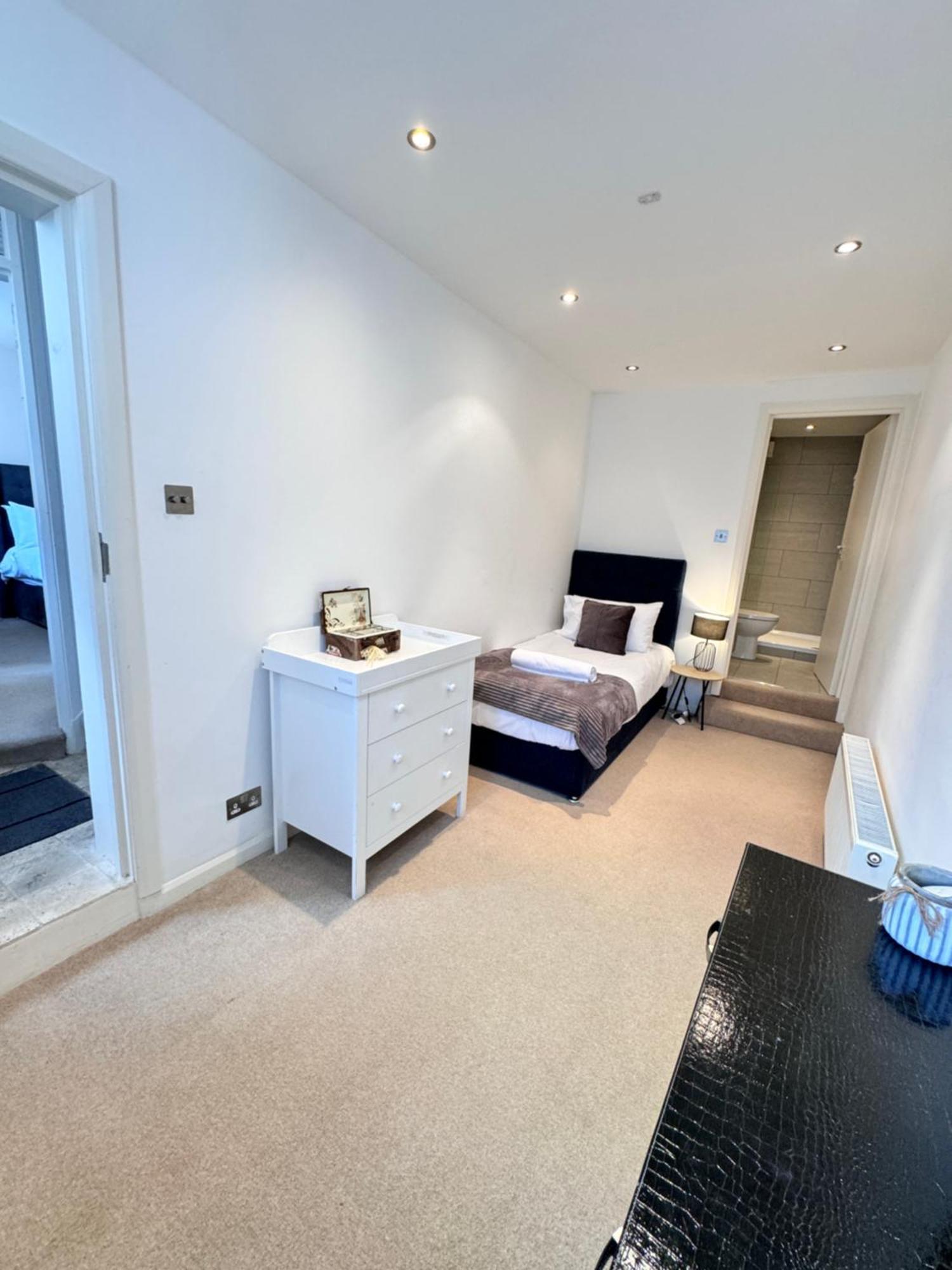 Kensington Mews Retreat: Hyde Park Hideaway Villa London Exterior photo